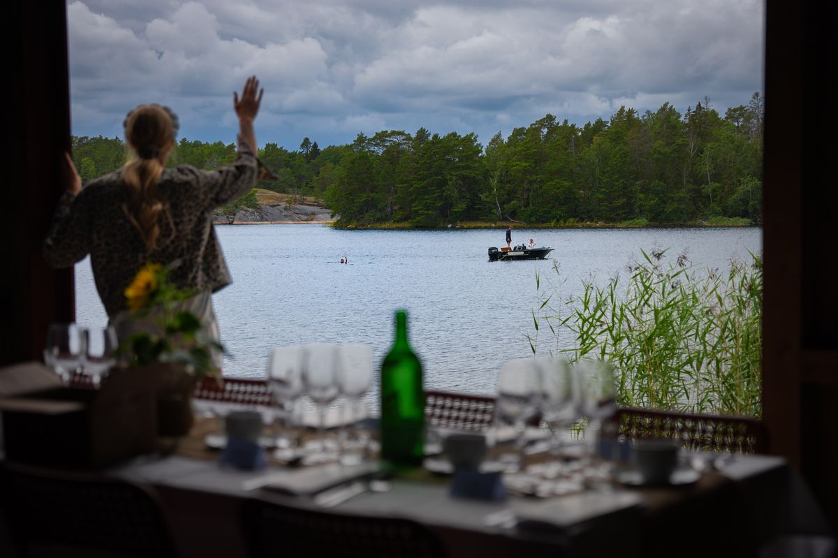 Guest waving over the lake at a wedding